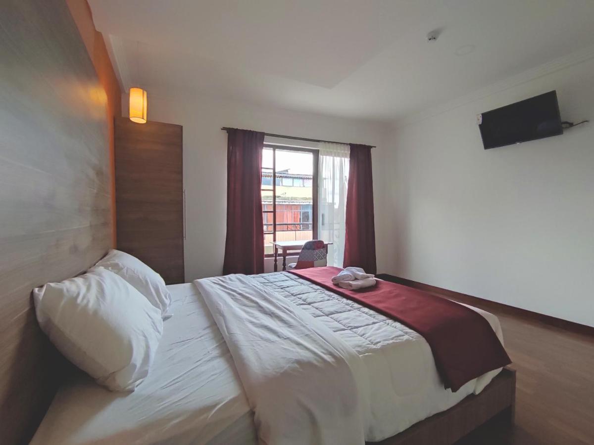 Hostal Nizza Cuenca Esterno foto