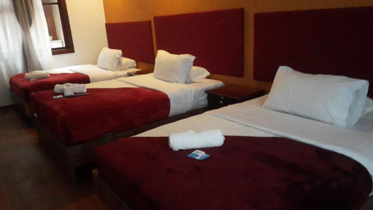 Hostal Nizza Cuenca Esterno foto